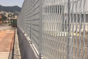 2017 porto di genova: new jersey h1000 doppio piede con recinzione orsogrill per protezione apparecchi scanner