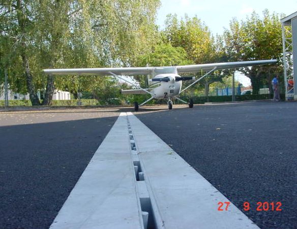 Slotted channels for airports self-supporting D400 or F900 aereoclub varese