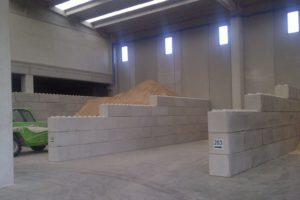 Benevento - ottobre 2012: muri di divione cereali serie 600 all'interno di fabbricati