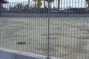giugno 2012: mini new jersey double con recinzione orsogrill h.1500 per recintare scalo intermodale