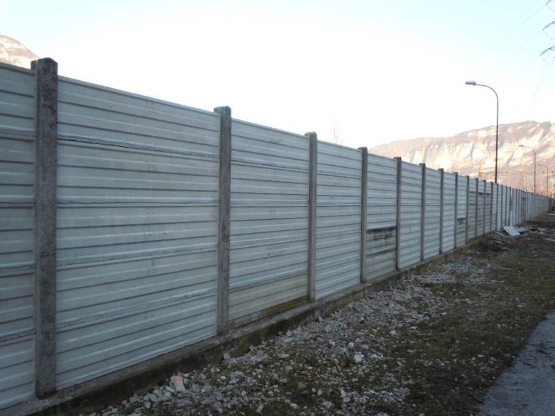 - dicembre 2011: sostituzione parziale di lastre rotte su una recinzione esistente