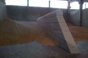 Febbraio 2013: muri di divisione cereali serie 600 per un mangimificio