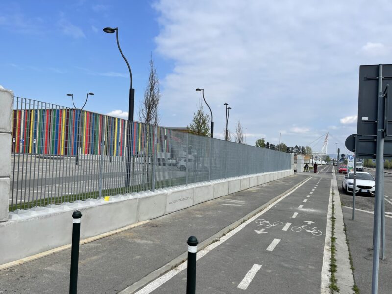 recinzione h.2400 parcheggi sorvegliati